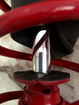 ขายโช๊คหน้าแดงรถ DAIHATSU รุ่น MIRA L500 ติดเครื่องมา