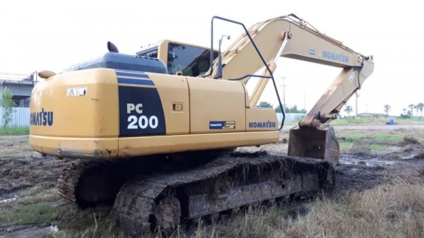 ขาย 1,790,000  KOMATSU pc 200-8 N1 ทำงาน 7,771 ชม. มีกล้องมองหลัง เครื่องดี ปั้มแรง โช่หนา เอวแน่น สวยกิป ไฟฟ้าครบ เอกสารเล่มทะเบียน รถสวยพร้อมใช้เอกสารพร้อมโอน  รถอยู่ จ.ปทุมธานี 090-772-3710 090-772-3708