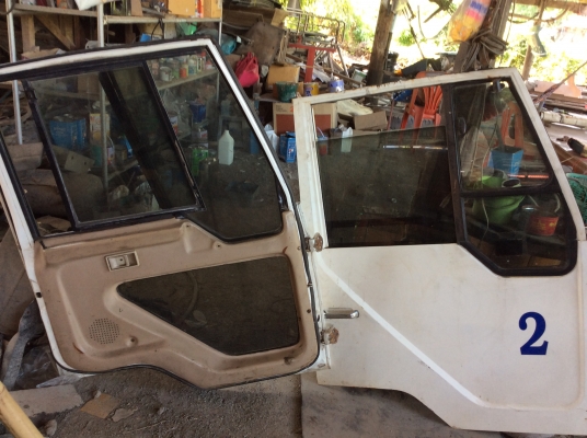 ขาย ประตู ( มิตซู เฉินหลง ) สภาพสวยๆ สีบางๆ พร้อมใช้ บานละ4500