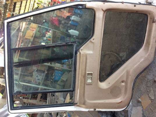 ขาย ประตู ( มิตซู เฉินหลง ) สภาพสวยๆ สีบางๆ พร้อมใช้ บานละ4500 ขาย ประตู ( มิตซู เฉินหลง ) สภาพสวยๆ สีบางๆ พร้อมใช้ บานละ4500