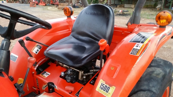 ขาย L3008DT 2เพลา พร้อมใบดันดิน กับ ตัวตัดหญ้าใหม่