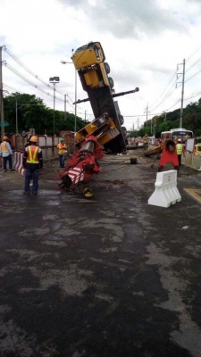 แผ่นรองกันขาจมดิน