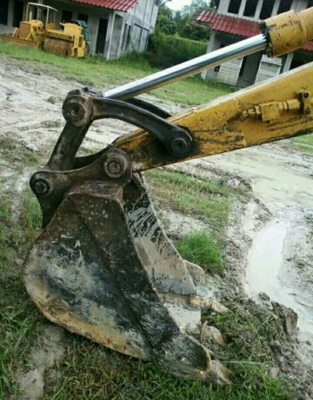 ขาย!! >>> Komatsu Pc60 รุ่น 5 มีลายหัวเจาะ รถใช้งานได้ 265,000 บาท <<< เบอร์ติดต่อ 098-7155789 086-4631102