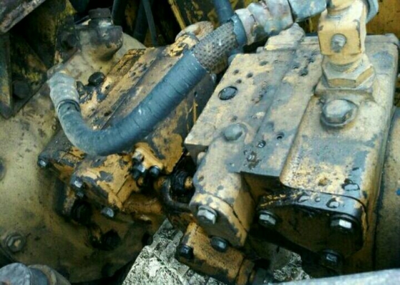 ขาย!! >>> Komatsu Pc60 รุ่น 5 มีลายหัวเจาะ รถใช้งานได้ 265,000 บาท <<< เบอร์ติดต่อ 098-7155789 086-4631102