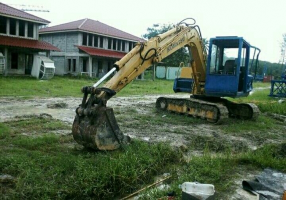 ขาย!! >>> Komatsu Pc60 รุ่น 5 มีลายหัวเจาะ รถใช้งานได้ 265,000 บาท <<< เบอร์ติดต่อ 098-7155789 086-4631102