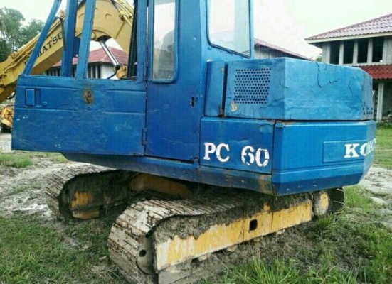 ขาย!! >>> Komatsu Pc60 รุ่น 5 มีลายหัวเจาะ รถใช้งานได้ 265,000 บาท <<< เบอร์ติดต่อ 098-7155789 086-4631102