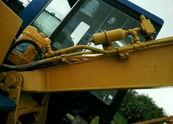 ขาย!! >>> Komatsu Pc60 รุ่น 5 มีลายหัวเจาะ รถใช้งานได้ 265,000 บาท <<< เบอร์ติดต่อ 098-7155789 086-4631102