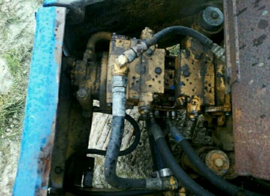 ขาย!! >>> Komatsu Pc60 รุ่น 5 มีลายหัวเจาะ รถใช้งานได้ 265,000 บาท <<< เบอร์ติดต่อ 098-7155789 086-4631102