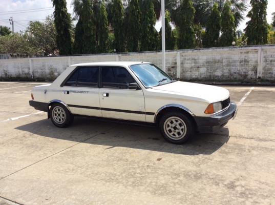 ขายรถ เปอร์โย305 ปี86 เครื่อง 1.6 เกียร์ธรรมดา ไม่เคยติดแก๊ส ภายในสวยเดิมๆแอร์เย็น วิทยุCD ตัวถังเดิมๆบางๆสีเดิมไม่ผุทรงดี รถขับขี่ดีเดินราคา ภาษี61 ขายด่วนครับ