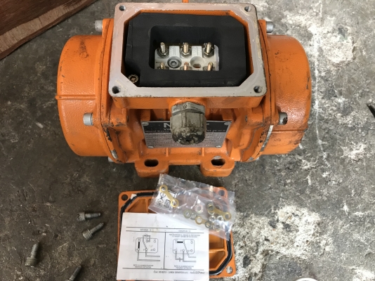 ขายมอเตอร์สั่น-เขย่า Netter 1/4HP. 380V made in Germany ของใหม่เก่าเก็บ ไม่เคยใช้งาน ขายมอเตอร์สั่น-เขย่า Netter 1/4HP. 380V made in Germany ของใหม่เก่าเก็บ ไม่เคยใช้งาน