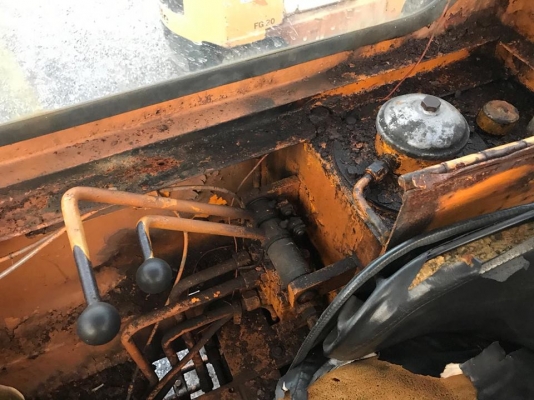 ขายรถตัก Komatsu JH30B  รถเก่าญี่ปุ่น 100\%  สภาพสวยพร้อมใช้งานได้ทันที สนใจติดต่อ 094-995-6265