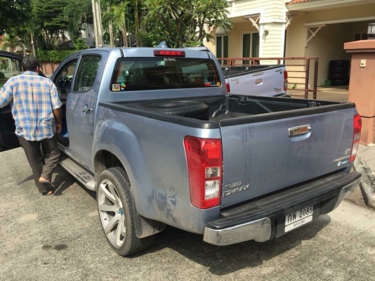 ยาง Bridgestone 245 70 16 ปี17 มี4ชุด ดอกเต็มแน่นๆ ไม่มีปะ ใช้ยาว ราคาไม่แพง