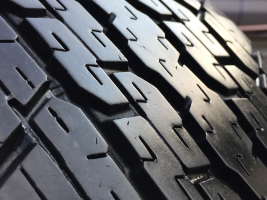 ยาง Bridgestone 245 70 16 ปี17 มี4ชุด ดอกเต็มแน่นๆ ไม่มีปะ ใช้ยาว ราคาไม่แพง