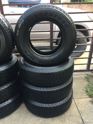 ยาง Bridgestone 245 70 16 ปี17 มี4ชุด ดอกเต็มแน่นๆ ไม่มีปะ ใช้ยาว ราคาไม่แพง