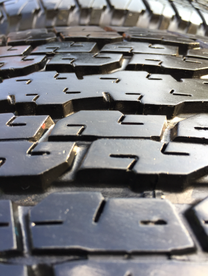 ยาง Bridgestone 245 70 16 ปี17 มี4ชุด ดอกเต็มแน่นๆ ไม่มีปะ ใช้ยาว ราคาไม่แพง