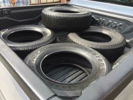 ยาง Bridgestone 245 70 16 ปี17 มี4ชุด ดอกเต็มแน่นๆ ไม่มีปะ ใช้ยาว ราคาไม่แพง