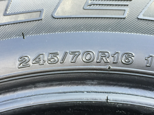 ยาง Bridgestone 245 70 16 ปี17 มี4ชุด ดอกเต็มแน่นๆ ไม่มีปะ ใช้ยาว ราคาไม่แพง