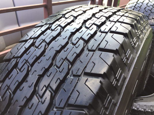 ยาง Bridgestone 245 70 16 ปี17 มี4ชุด ดอกเต็มแน่นๆ ไม่มีปะ ใช้ยาว ราคาไม่แพง