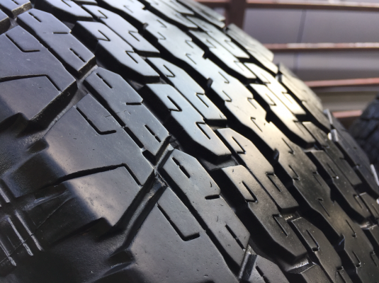 ยาง Bridgestone 245 70 16 ปี17 มี4ชุด ดอกเต็มแน่นๆ ไม่มีปะ ใช้ยาว ราคาไม่แพง