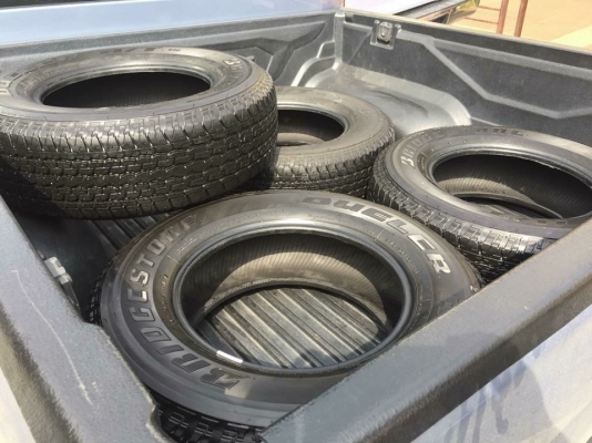 ยาง Bridgestone 245 70 16 ปี17 มี4ชุด ดอกเต็มแน่นๆ ไม่มีปะ ใช้ยาว ราคาไม่แพง