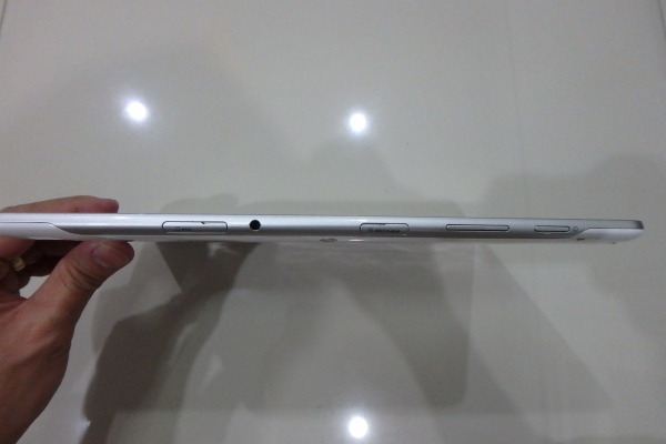 Samsung Galaxy TAB2 10.1 P5100 สภาพใหม่มาก ไร้ริ้วรอย มีที่ชาร์ท