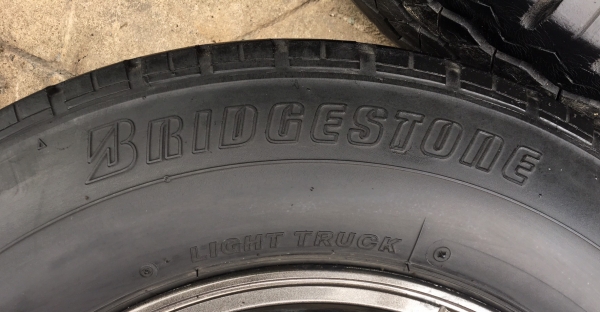 ล้อแม็ก ISUZU D-MAX Platinum สีเทาดำ ขอบ 15 พร้อมยาง 215-70-15 Bridgestone ปี 11