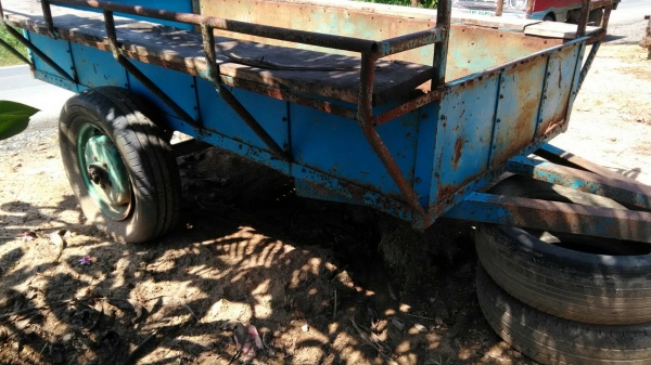 เทนเลอร์ลากติดท้ายรถไถ