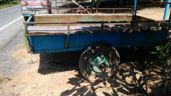 เทนเลอร์ลากติดท้ายรถไถ