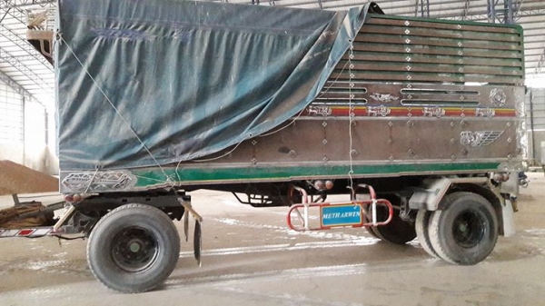 พ่วง 18 ล้อ ISUZU DECA FVZ195 แรง ปี 45 แม่กระบะมิเนียม - ดั้ม ยาว 6.30 ม. / ลูกสองคานกระบะไม้ - ดั้ม ยาว 6.40 ม.  ราคา 1.2 ล้านต่อรอง