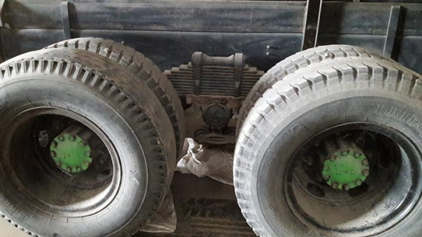 พ่วง 18 ล้อ ISUZU DECA FVZ195 แรง ปี 45 แม่กระบะมิเนียม - ดั้ม ยาว 6.30 ม. / ลูกสองคานกระบะไม้ - ดั้ม ยาว 6.40 ม.  ราคา 1.2 ล้านต่อรอง