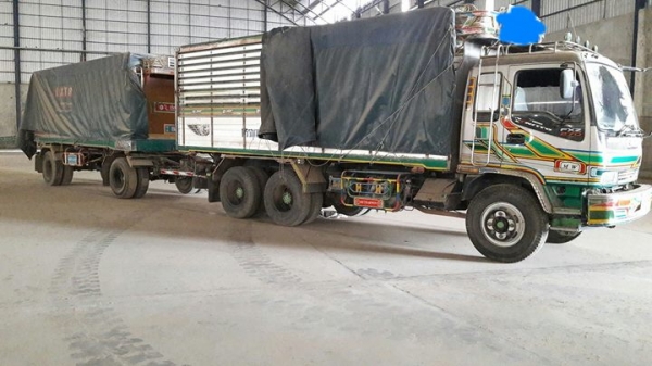 พ่วง 18 ล้อ ISUZU DECA FVZ195 แรง ปี 45 แม่กระบะมิเนียม - ดั้ม ยาว 6.30 ม. / ลูกสองคานกระบะไม้ - ดั้ม ยาว 6.40 ม.  ราคา 1.2 ล้านต่อรอง