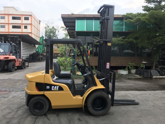 รถยก 2.5 ตัน เสาสูง 7 เมตร ล้อหน้าคู่ เครื่องดีเซล เกียร์ออโต้****375,000****