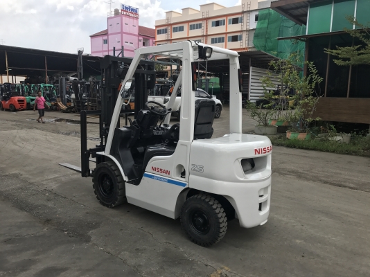 รถยกนิสสัน 2.5 ตัน เสาสูง 3 เมตร เครื่องดีเซล เกียร์ออโต้ ปรับสภาพเรียบร้อบ