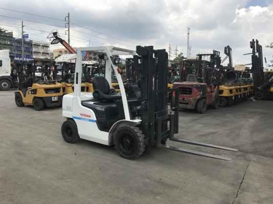 รถยกนิสสัน 2.5 ตัน เสาสูง 3 เมตร เครื่องดีเซล เกียร์ออโต้ ปรับสภาพเรียบร้อบ