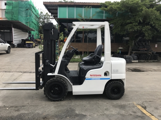 รถยกนิสสัน 2.5 ตัน เสาสูง 3 เมตร เครื่องดีเซล เกียร์ออโต้ ปรับสภาพเรียบร้อบ