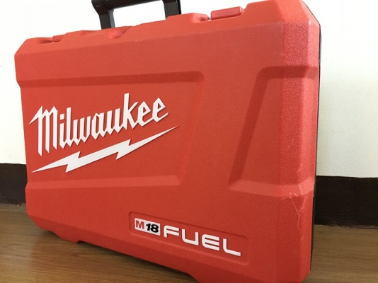 ชุดสว่านไร้สายไร้แปรงถ่าน Milwaukee 2897-22 ปี2017ออกแบบกล่องใหม่เล็กกว่าเดิม มีสว่านกระแทกและสว่านไ