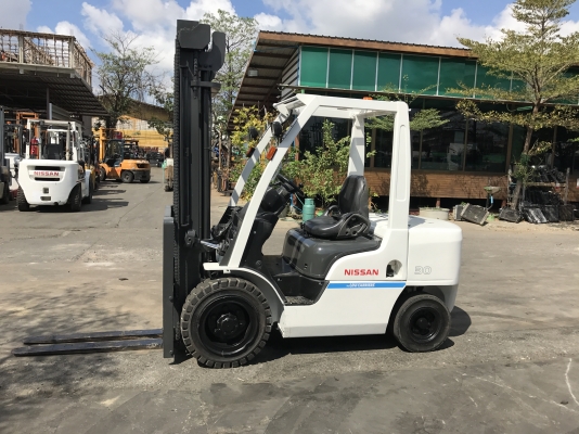 รถยกนิสสัน 3 ตัน เสาสูง 4 เมตร เครื่องดีเซล เกียร์ออโต้