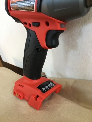 บล๊อกครึ่งนิ้วไร้สาย Milwaukee 2755-22 แรงบิต300Nm ตัวเปล่า ไม่มีแบตและแท่นชาร์จ ถอดน็อตล้อรถสบาย บล๊อกครึ่งนิ้วไร้สาย Milwaukee 2755-22 แรงบิต300Nm ตัวเปล่า ไม่มีแบตและแท่นชาร์จ ถอดน็อตล้อรถสบาย