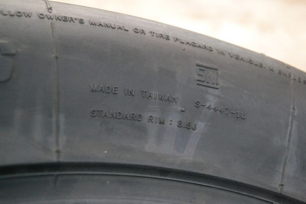 SONAR SX-9 275/55R20 ปี15 เส้นละ 2,500 บาท