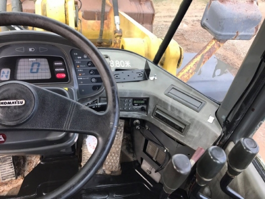 ขายรถตักล้อยาง KOMATSU WA400-3 รถนอกนำเข้าเองจากญี่ปุ่น สภาพสวยพร้อมใช้งาน มีVDOการทำงานครับ
