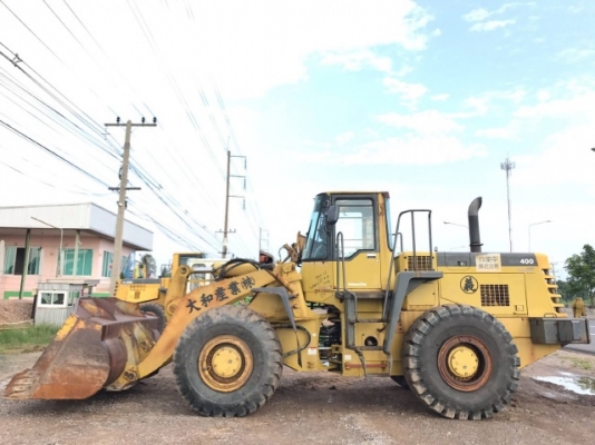 ขายรถตักล้อยาง KOMATSU WA400-3 รถนอกนำเข้าเองจากญี่ปุ่น สภาพสวยพร้อมใช้งาน มีVDOการทำงานครับ