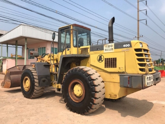 ขายรถตักล้อยาง KOMATSU WA400-3 รถนอกนำเข้าเองจากญี่ปุ่น สภาพสวยพร้อมใช้งาน มีVDOการทำงานครับ