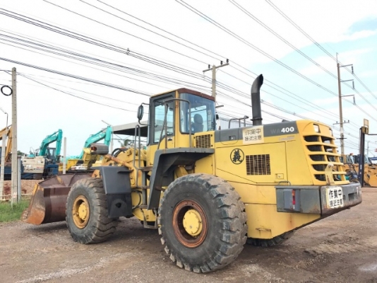 ขายรถตักล้อยาง KOMATSU WA400-3 รถนอกนำเข้าเองจากญี่ปุ่น สภาพสวยพร้อมใช้งาน มีVDOการทำงานครับ