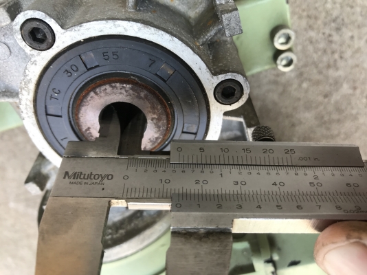 ขายมอเตอร์เกียร์ COEL made in Italy 0.12KW. 220V ไฟบ้าน อัตราทด 1:80 เพลาออกประมาณ 16รอบต่อนาที สภาพสวยมาก หายาก หมุนนิ่ม พร้อมใช้งาน