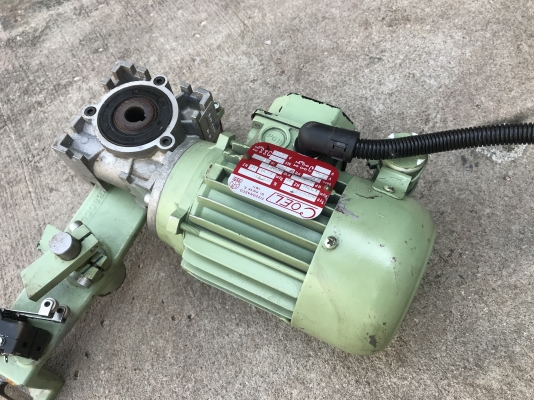 ขายมอเตอร์เกียร์ COEL made in Italy 0.12KW. 220V ไฟบ้าน อัตราทด 1:80 เพลาออกประมาณ 16รอบต่อนาที สภาพสวยมาก หายาก หมุนนิ่ม พร้อมใช้งาน