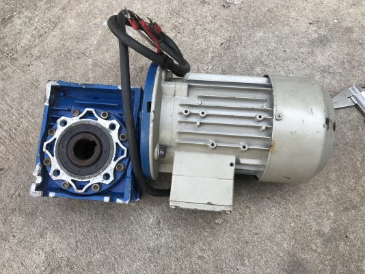 ขายชุดมอเตอร์เกียร์ Siemens 0.5HP. 380V หัวเกียร์ Paladrive อัตราทด 1:20 เพลาออกประมาณ 68รอบต่อนาที สภาพสวย หมุนนิ่ม พร้อมใช้งาน ขายชุดมอเตอร์เกียร์ Siemens 0.5HP. 380V หัวเกียร์ Paladrive อัตราทด 1:20 เพลาออกประมาณ 68รอบต่อนาที สภาพสวย หมุนนิ่ม พร้อมใช้งาน