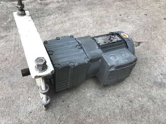ขายมอเตอร์เกียร์เพลาคว่ำ Sew eurodrive 1/3HP. 380V อัตราทด 1:24 เพลาออกประมาณ 54รอบต่อนาที สภาพสวยมาก หมุนนิ่ม พร้อมใช้งาน ขายมอเตอร์เกียร์เพลาคว่ำ Sew eurodrive 1/3HP. 380V อัตราทด 1:24 เพลาออกประมาณ 54รอบต่อนาที สภาพสวยมาก หมุนนิ่ม พร้อมใช้งาน