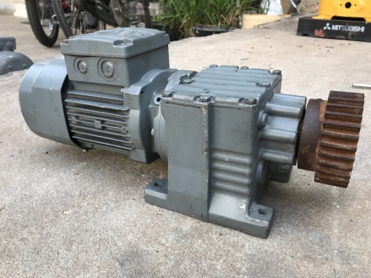 ขายมอเตอร์เกียร์ Sew eurodrive 1/3HP. 380V มีระบบเบรคในตัว อัตราทด 1:32 เพลาออกประมาณ 40รอบต่อนาที สภาพสวยมาก หมุนนิ่ม แรงบิดเยอะ พร้อมใช้งาน ขายมอเตอร์เกียร์ Sew eurodrive 1/3HP. 380V มีระบบเบรคในตัว อัตราทด 1:32 เพลาออกประมาณ 40รอบต่อนาที สภาพสวยมาก หมุนนิ่ม แรงบิดเยอะ พร้อมใช้งาน