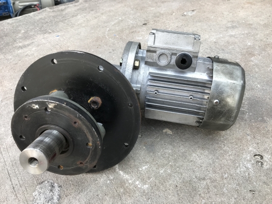 ขายมอเตอร์เกียร์เพลาสวม Bonfiglioli 1/3HP. 380V made in Italy อัตราทด 1: 46 เพลาออกประมาณ 30รอบต่อนาที สภาพสวยมาก หมุนนิ่ม พร้อมใช้งาน ขายมอเตอร์เกียร์เพลาสวม Bonfiglioli 1/3HP. 380V made in Italy อัตราทด 1: 46 เพลาออกประมาณ 30รอบต่อนาที สภาพสวยมาก หมุนนิ่ม พร้อมใช้งาน