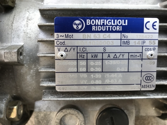 ขายมอเตอร์เกียร์เพลาสวม Bonfiglioli 1/3HP. 380V made in Italy อัตราทด 1: 46 เพลาออกประมาณ 30รอบต่อนาที สภาพสวยมาก หมุนนิ่ม พร้อมใช้งาน ขายมอเตอร์เกียร์เพลาสวม Bonfiglioli 1/3HP. 380V made in Italy อัตราทด 1: 46 เพลาออกประมาณ 30รอบต่อนาที สภาพสวยมาก หมุนนิ่ม พร้อมใช้งาน